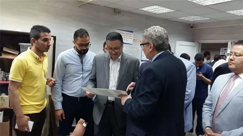 رئيس جامعة بنها يتفقد المستشفى الجامعى فى ثانى أيام عيد الفطر