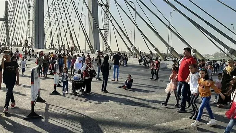 بالصور.. المواطنون يحتفلون في ثاني أيام العيد على محور روض الفرج
