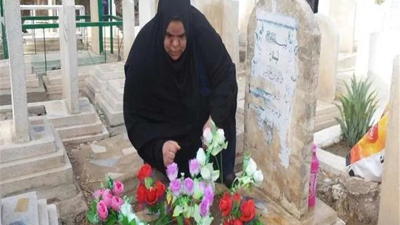 الوجه الآخر للعيد.. كيف احتفل المصريون في المقابر؟