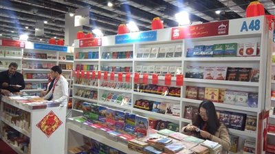 إقبال كثيف على معرض الكتاب بعد أسبوع من افتتاحه