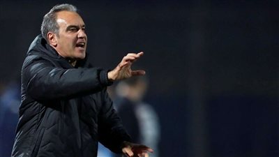 المدير الفني للأهلي يلقي محاضرة على اللاعبين قبل لقاء سيمبا