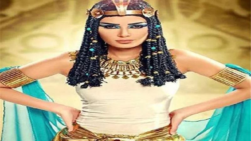 آخرهن رانيا يوسف.. فنانات ظهرن بالزي الفرعوني
