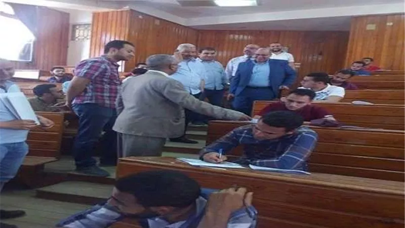 نائب رئيس جامعة الأزهر بأسيوط يتفقد سير الامتحانات