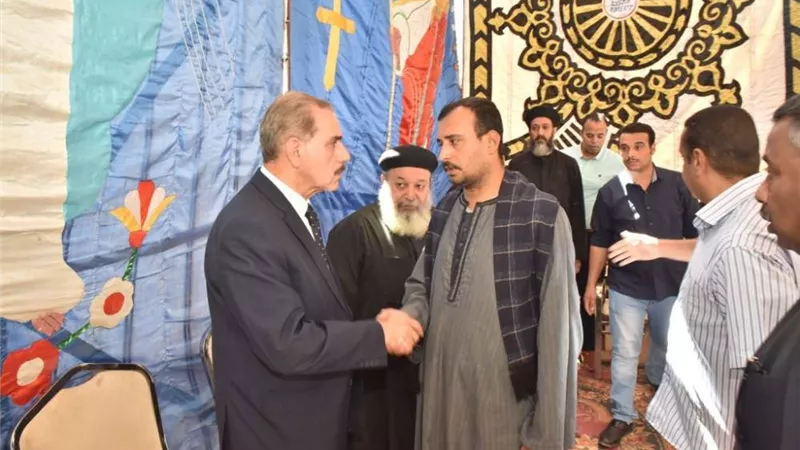 محافظ أسيوط يقدم العزاء لأسرة الشهيد أبانوب أحد شهداء كمين العريش