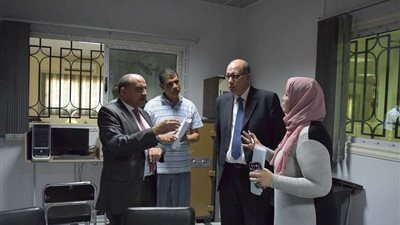 رئيس جامعة بني سويف يتفقد لجان الامتحانات وأعمال الكنترول بالطب البشري