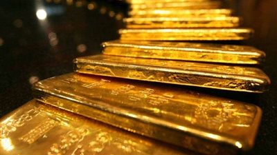 إحباط محاولة تهريب هواتف محمولة وذهب وعملات محلية بمطار برج العرب