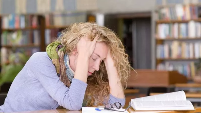 لطلاب الثانوية العامة..5 حيل للتخلص من الصداع النصفي في الامتحانات