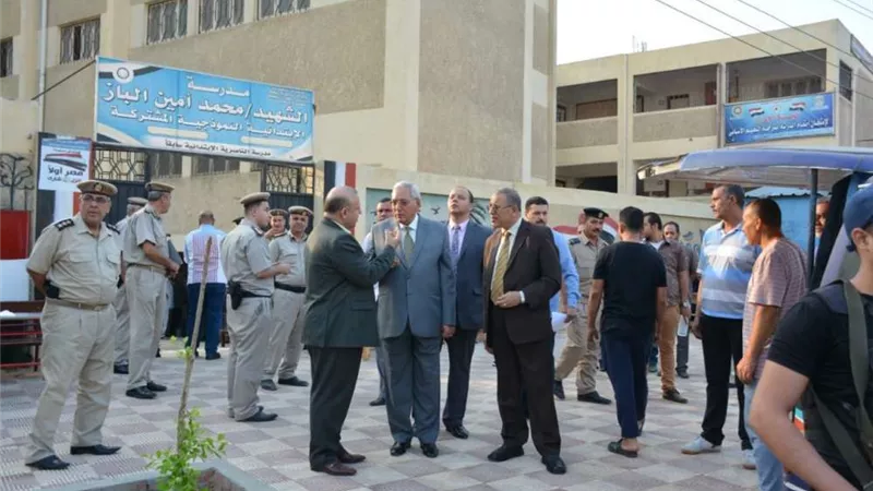 محافظ الدقهلية يتابع إجراءات توزيع أوراق أسئلة امتحانات الثانوية العامة