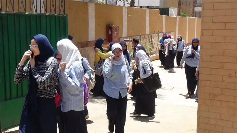 لأولياء أمور طلاب الثانوية العامة.. 4 مخاطر تهدد مستقبل ابنك ابتعدوا عنها
