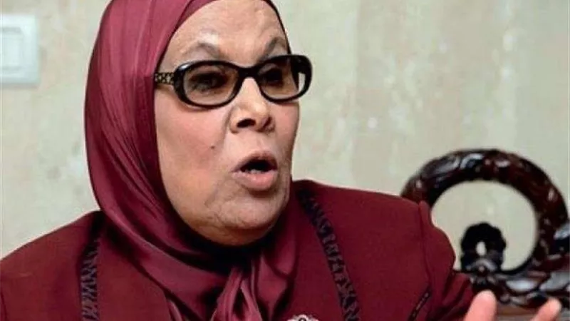 آمنة نصير عن حملة خلع الحجاب: دعوة حمقاء