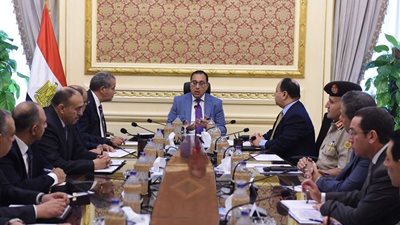 رئيس الوزراء يعقد اجتماعًا لمتابعة توافر السلع بالأسواق وأسعارها