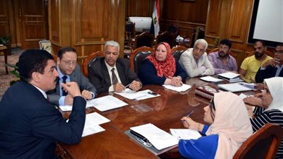 محافظ القليوبية يعقد اجتماعًا لمتابعة منظومة تقنين الأراضي