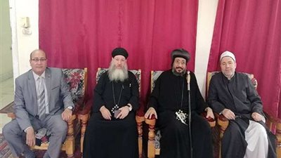 راعي كنيسة الوادي الجديد يشتري أول صك للأضحية من أوقاف المحافظة