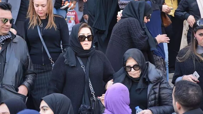 بالصور.. تشييع جثمان والد نهال عنبر