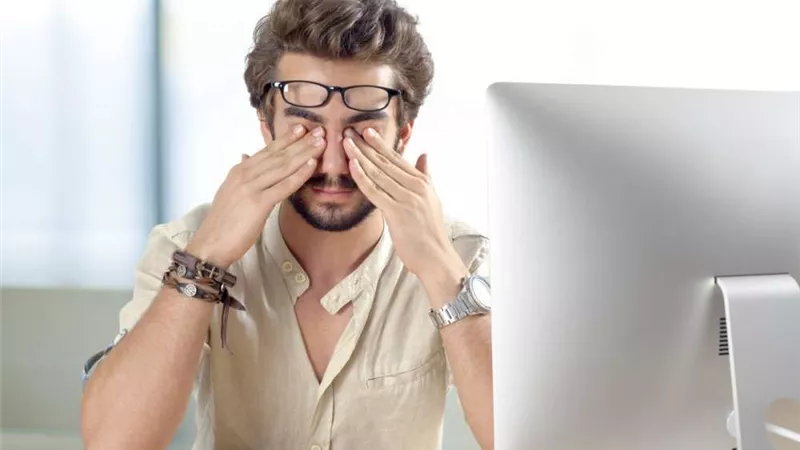 لطلاب الثانوية العامة.. 7 نصائح للتغلب على إجهاد العين أثناء المذاكرة