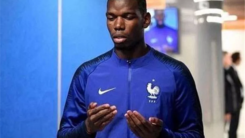 نجم منتخب فرنسا يكشف سبب اعتناقه الإسلام