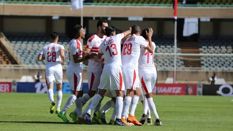 مران خفيف للاعبي الزمالك بحديقة الفندق في كينيا
