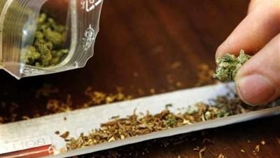 السجن المشدد 5 سنوات لعاملين بتهمة الإتجار بالمخدرات
