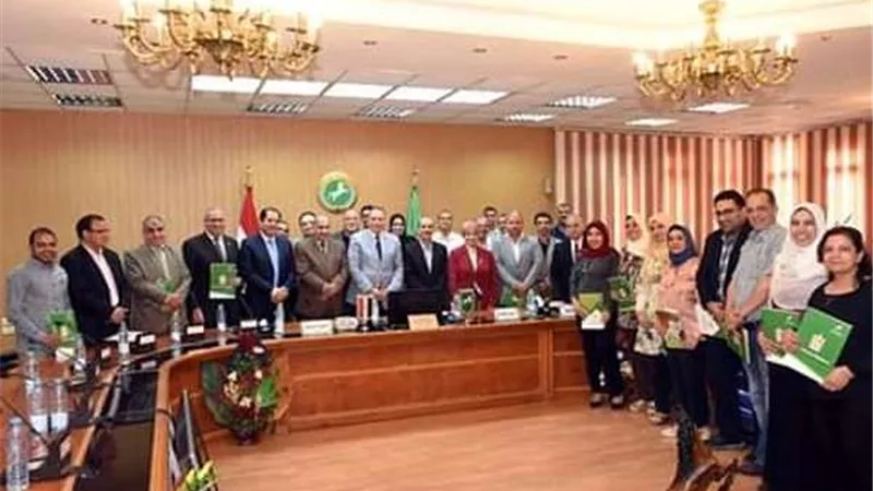 محافظ الشرقية يُكرم جميع المشاركين في إعداد الخطة الإستراتيجية