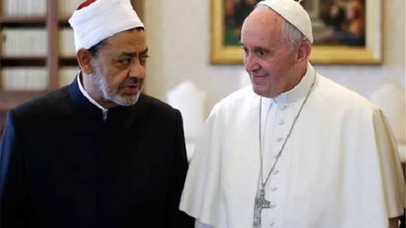 حاكم دبى: تفخر بلادنا باستضافته شيخ الأزهر وبابا الفاتيكان