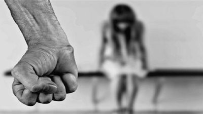 بالفيديو.. مزارع يقتل 4 أشخاص ويصيب أخر أمام الجميع بسوهاج