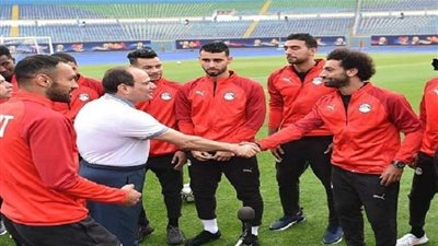 دافع وتحفيز قوي للاعبين.. ثروت سويلم يعلق على زيارة الرئيس السيسي للمنتخب
