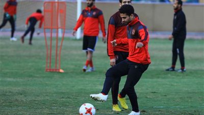 تدريبات خفيفة بالكرة للاعبي الأهلي استعدادًا لمواجهة  