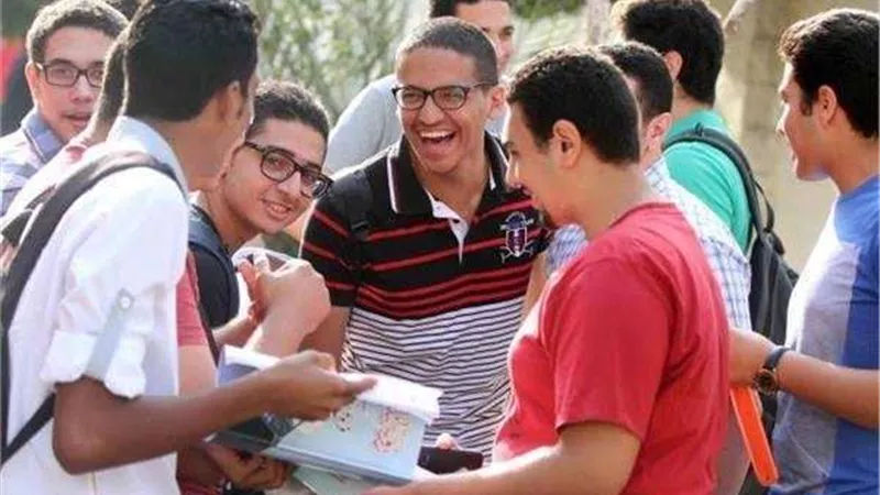 فرحة طلاب الثانوية العامة بالدقهلية بعد أداء امتحان الاستاتيكا