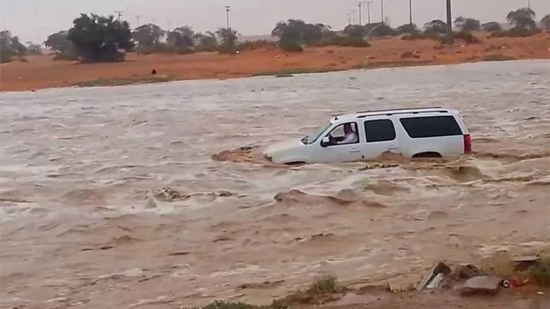 سقوط أمطار غزيرة بغارب.. ومجلس المدينة يحذر