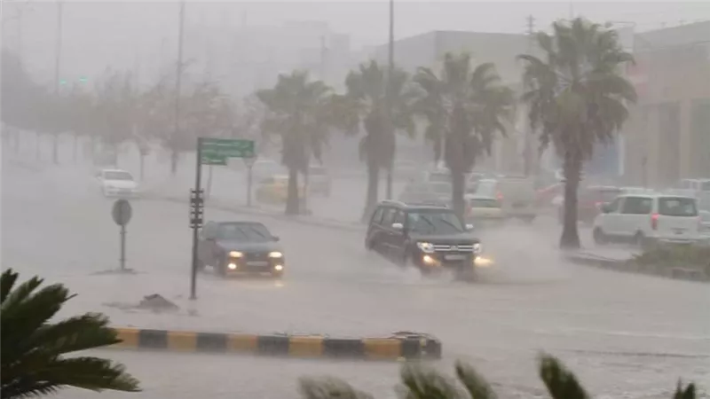 المرور: رفع حالة الطوارئ ومتابعة الطرق السريعة بسبب السيول
