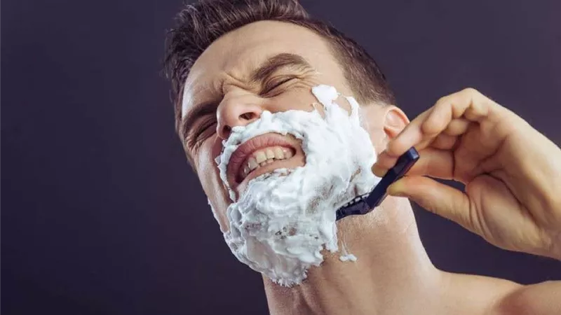 احذرها.. 5 أخطاء يرتكبها الرجال أثناء حلاقة 