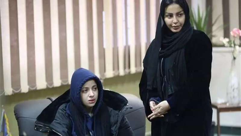 إخلاء سبيل منى فاروق وشيما الحاج من قسم مدينة نصر