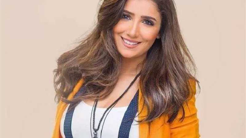 في أحدث جلسة تصوير لها.. مي عمر تنشر صورتها 