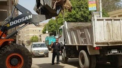 حملات نظافة مكثفة بـ 3 أحياء بمركز ملوى بالمنيا