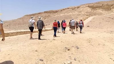 وفد برازيلي يزور منطقة آثار تل العمارنة بالمنيا