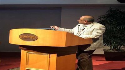 إشادة دولية بأستاذ عظام طب الأزهر بعد إلقائة بحث علمي جديد