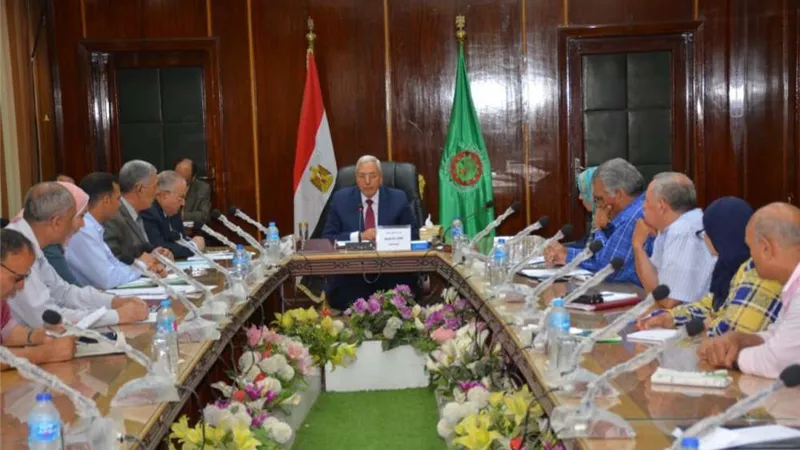 محافظ الدقهلية يطالب بسرعة إنهاء إجراءات تقنين الأوضاع للمواطنين