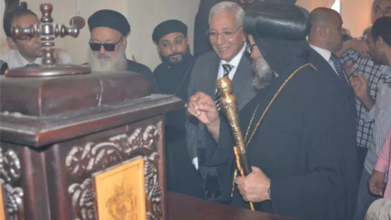 محافظ الدقهلية يشهد تعامد الشمس بكنيسة مارجرجس في ميت غمر