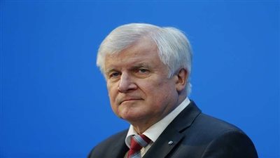 وزير الداخلية الألماني يطالب بتحسين قدرات الأجهزة الأمنية في مكافحة اليمينيين المتطرفين
