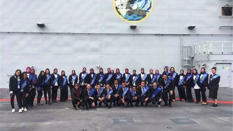 انطلاق الفوج الأول من جامعتي الإسكندرية ومطروح لزيارة القاعدة البحرية