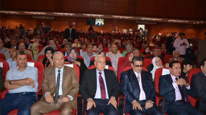 محافظ الدقهلية يشهد حفل تكريم أوائل الابتدائية والإعدادية