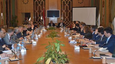 مساعد وزير الخارجية لحقوق الإنسان يجتمع مع سفراء الدول الغربية