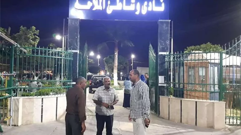 السكرتير العام بالإسماعيلية يتفقد محيط الاستاد وطريق البلاجات