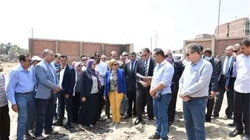 محافظ الشرقية ووزيرة البيئة يتفقدان مقلب الفدان بمنيا القمح