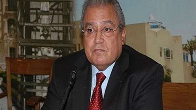 من بينهم 