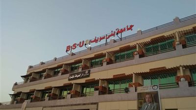 رئيس جامعة بني سويف يوجه باستخدام الطاقة الشمسية في تشغيل مركز المؤتمرات