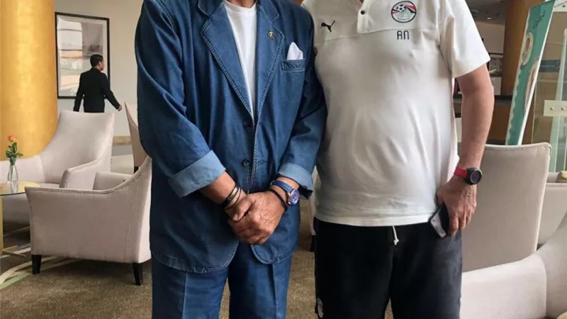 بالصور.. فكري صالح يساند المنتخب قبل مواجهة الكونغو