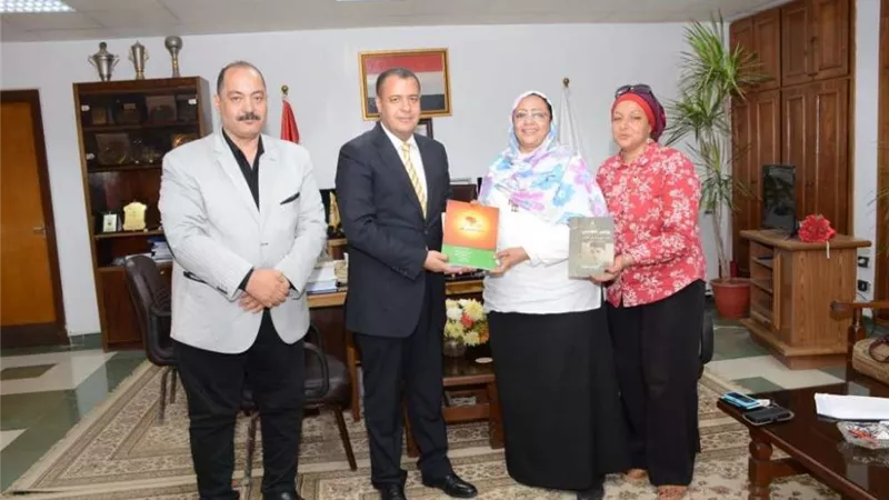 نائب رئيس جامعة أسيوط يستقبل المسئول الثقافي والإعلامي للاتحاد الأفريقي