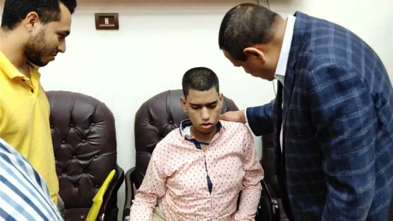 محافظ البحيرة يلتقي 40 مواطنًا لحل مشاكلهم في لقاء خدمة المواطنين