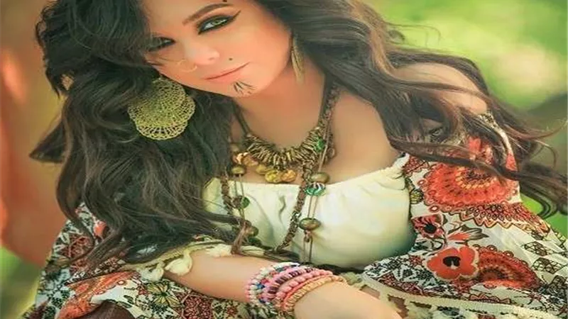 بإطلالة غجرية.. سلاف فواخرجي تخطف الأنظار